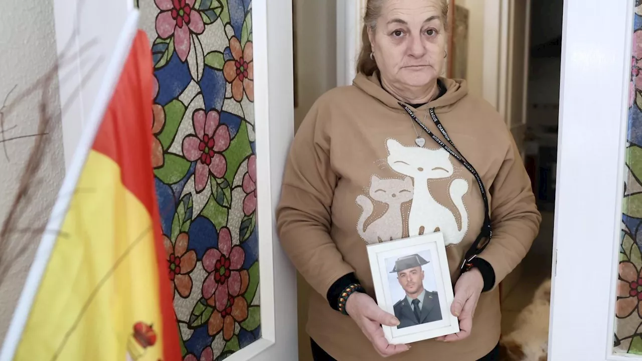 Paqui, la madre de un guardia civil muerto en Barbate hace un año: 'Aún espero la llamada de Sánchez, a Bildu sí le dio el pésame por un etarra'