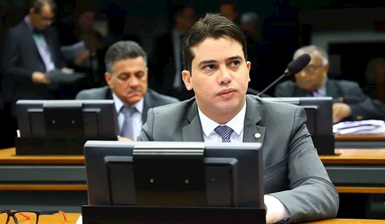 Deputado investigado por desvio de emendas no CE é aposta de Cid Gomes para o Senado em 2026