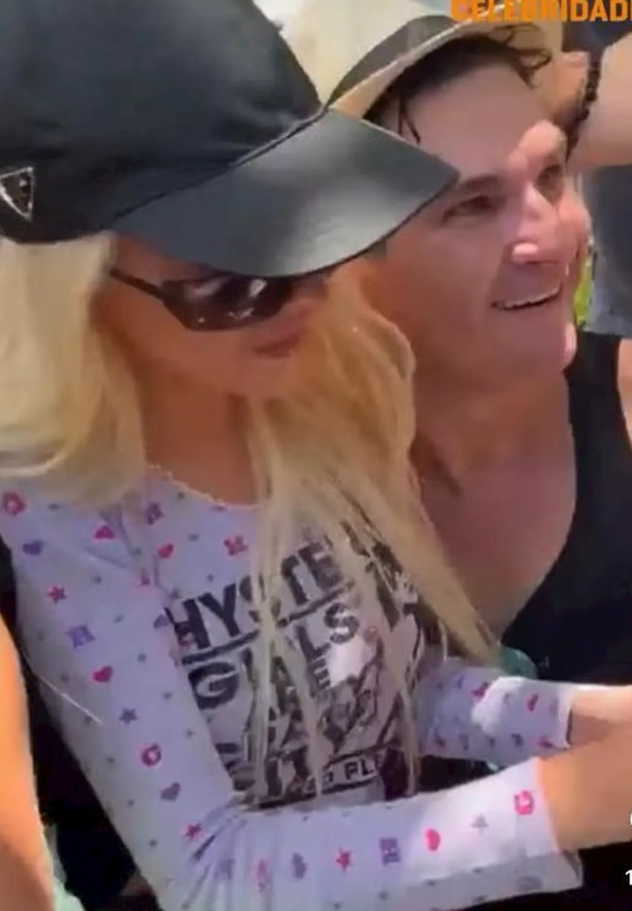 Christina Aguilera sofre assédio com beijo não consentido no Rio de Janeiro