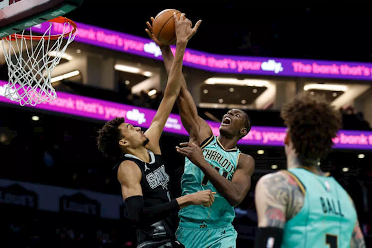 Hornets Beat Spurs on Bridges' Last-Second 3