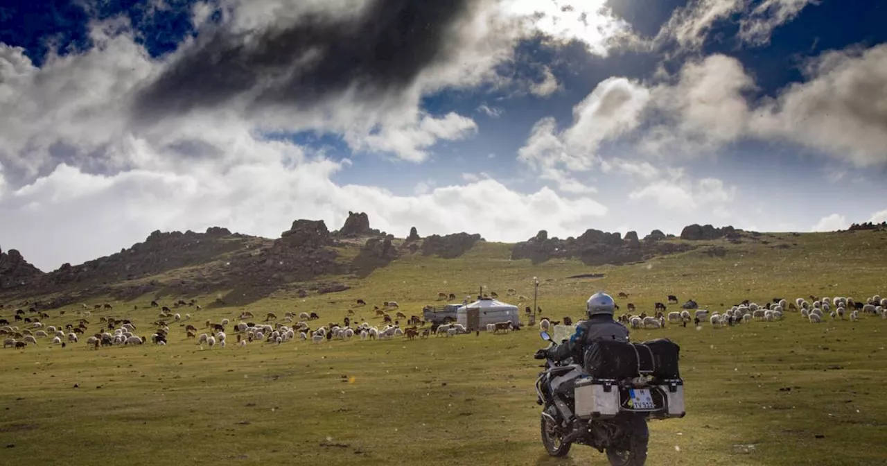 Mit Motorrad durch Sahara und Arktis: 'Dem Zufall eine Chance geben'