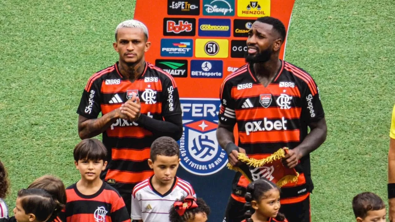 Flamengo homenageia vítimas do incêndio no Ninho do Urubu