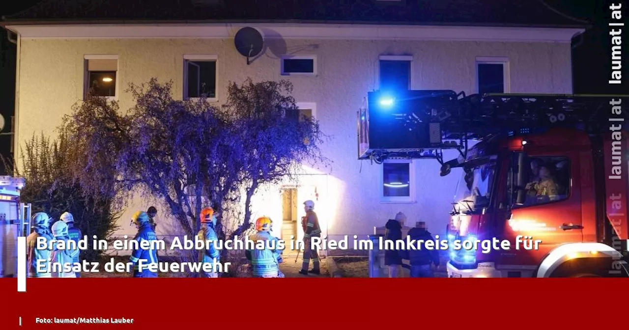 Brand in einem Abbruchhaus in Ried im Innkreis sorgte für Einsatz der Feuerwehr