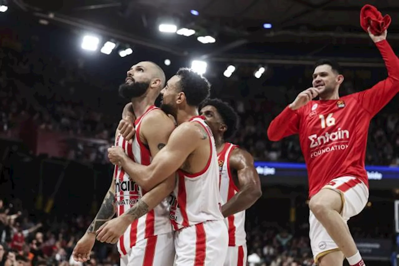 Evan Fournier marque un panier au buzzer pour l'Olympiakos