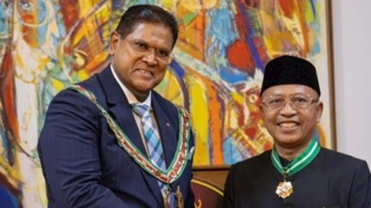 Dubes RI untuk Suriname Raih Penghargaan Honorary Order of the Palm dari Presiden