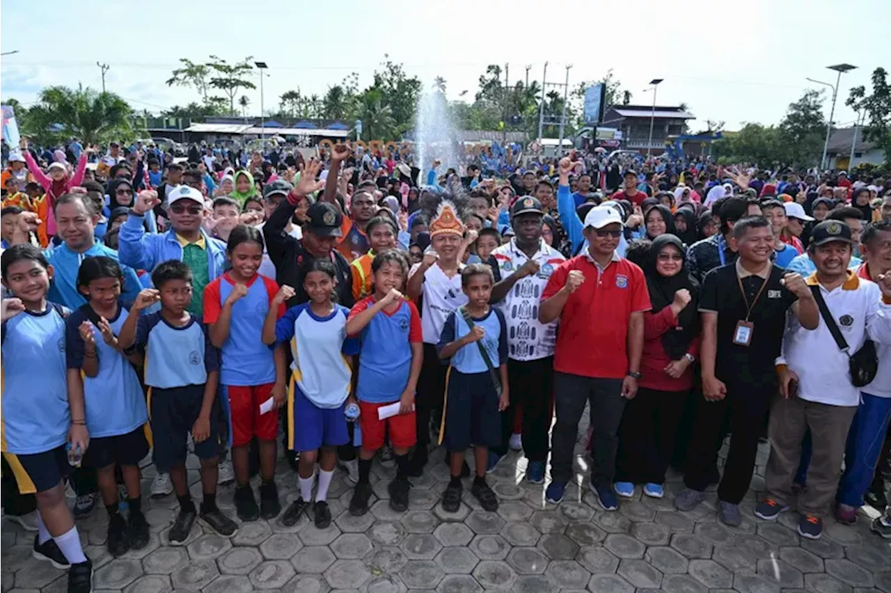 Senam Anak Indonesia Hebat Pecahkan Rekor MURI di Sorong Papua