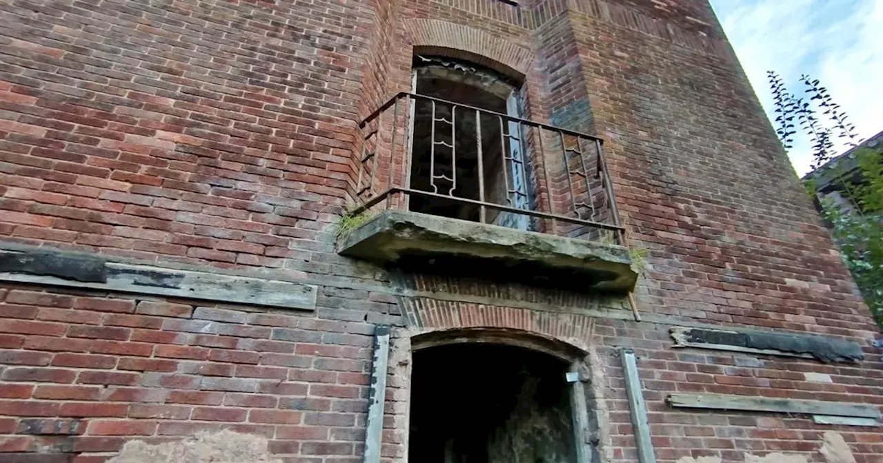 Haunting Images Reveal Decay of Abandoned Asylum Building