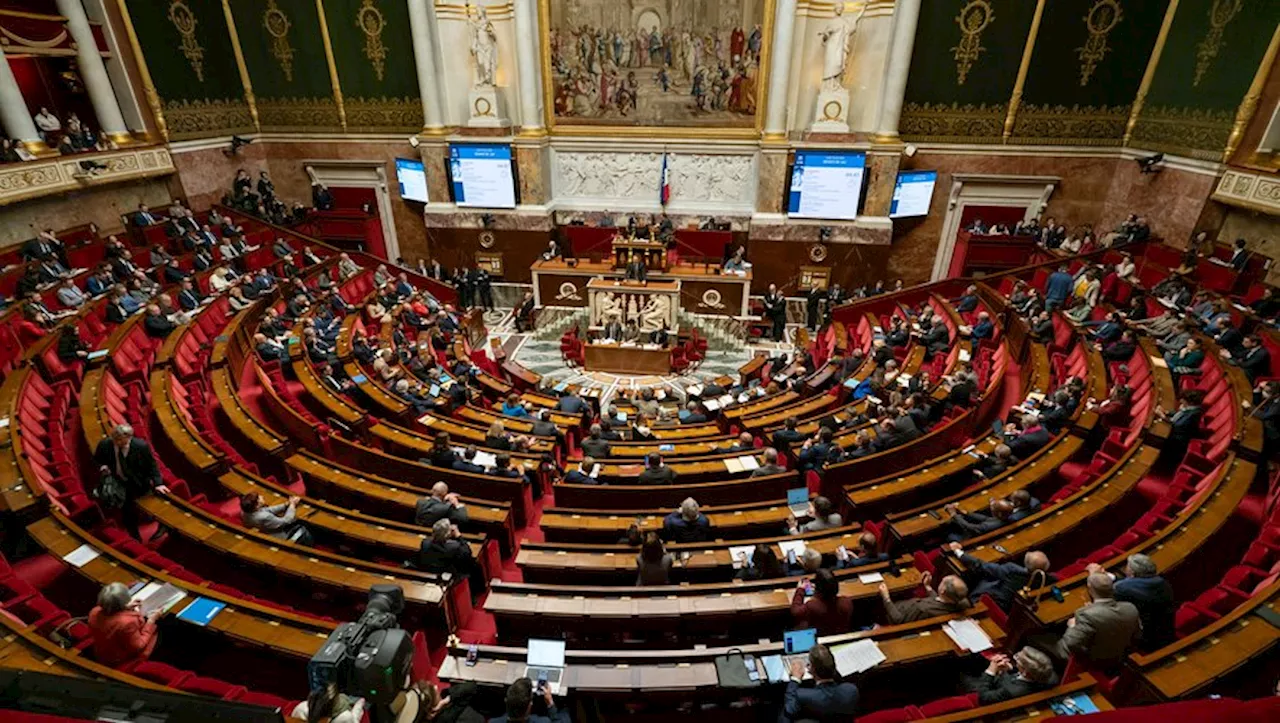 Le RN et le PS votent le budget 2025, évitant ainsi une nouvelle crise politique