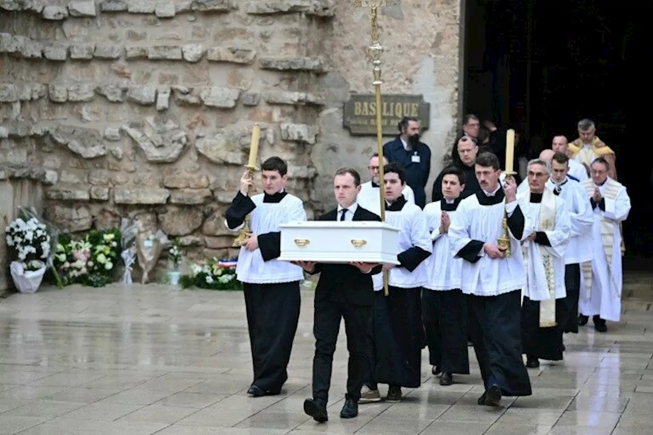 Ferveur et tradition catholiques aux obsèques d'Emile dans le Var