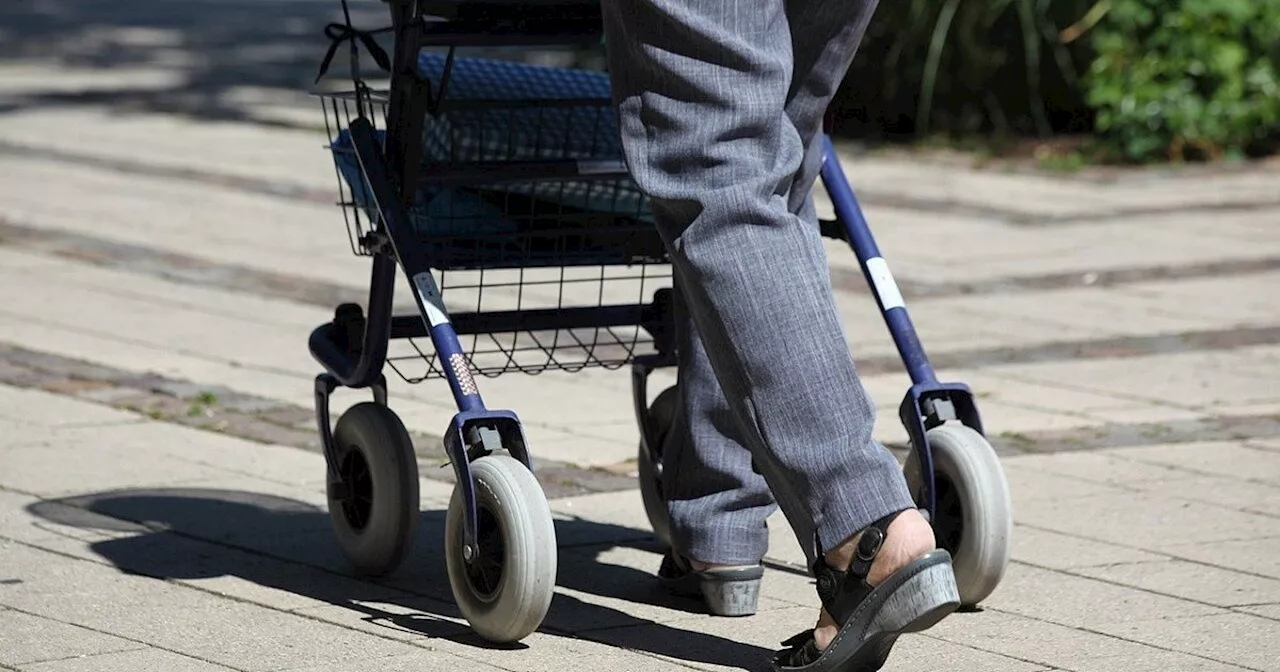 Alte Dame in Herford bestohlen: Polizei stellt dreisten Rollator-Dieb