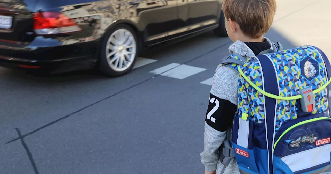 Polizeieinsatz in Bielefeld: Unbekannter Autofahrer will Schüler (9) mitnehmen