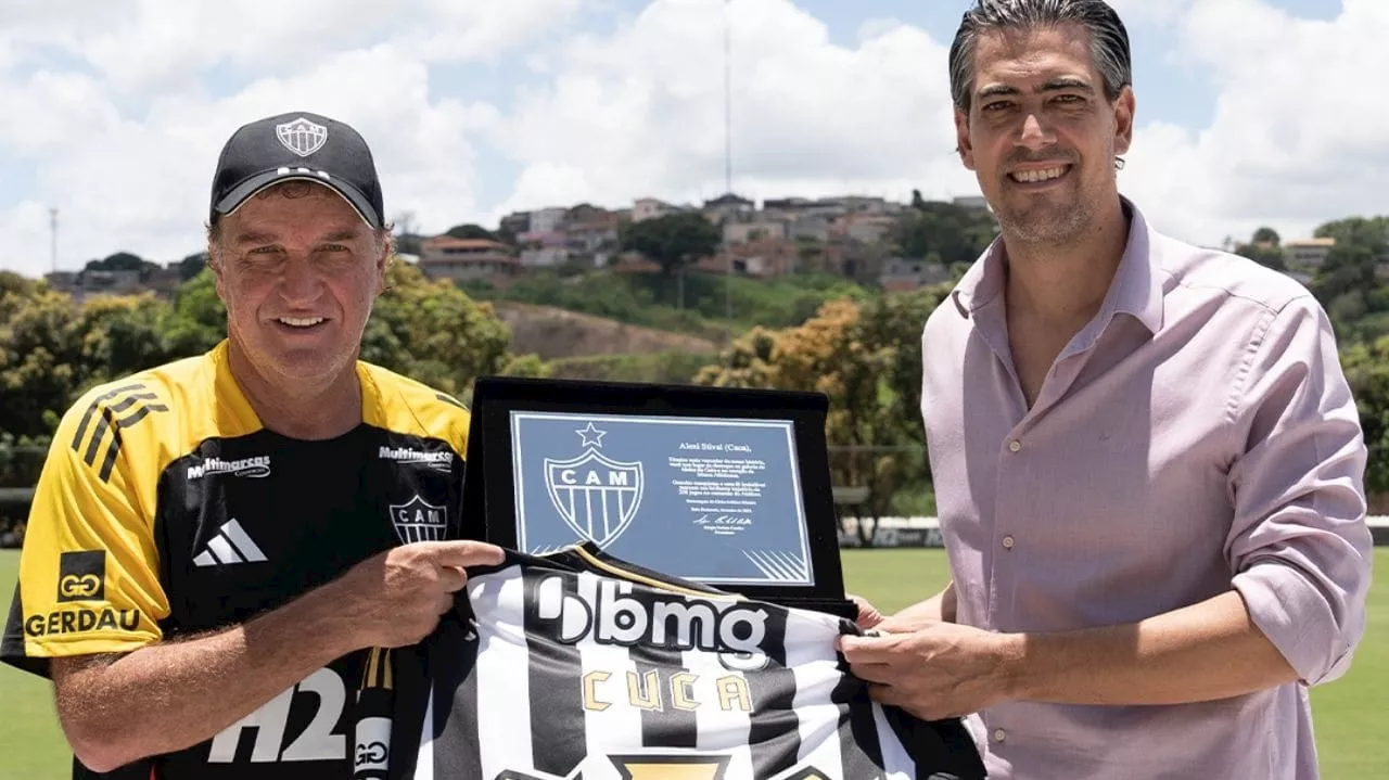 Cuca é homenageado pelo Atlético-MG após 250 jogos