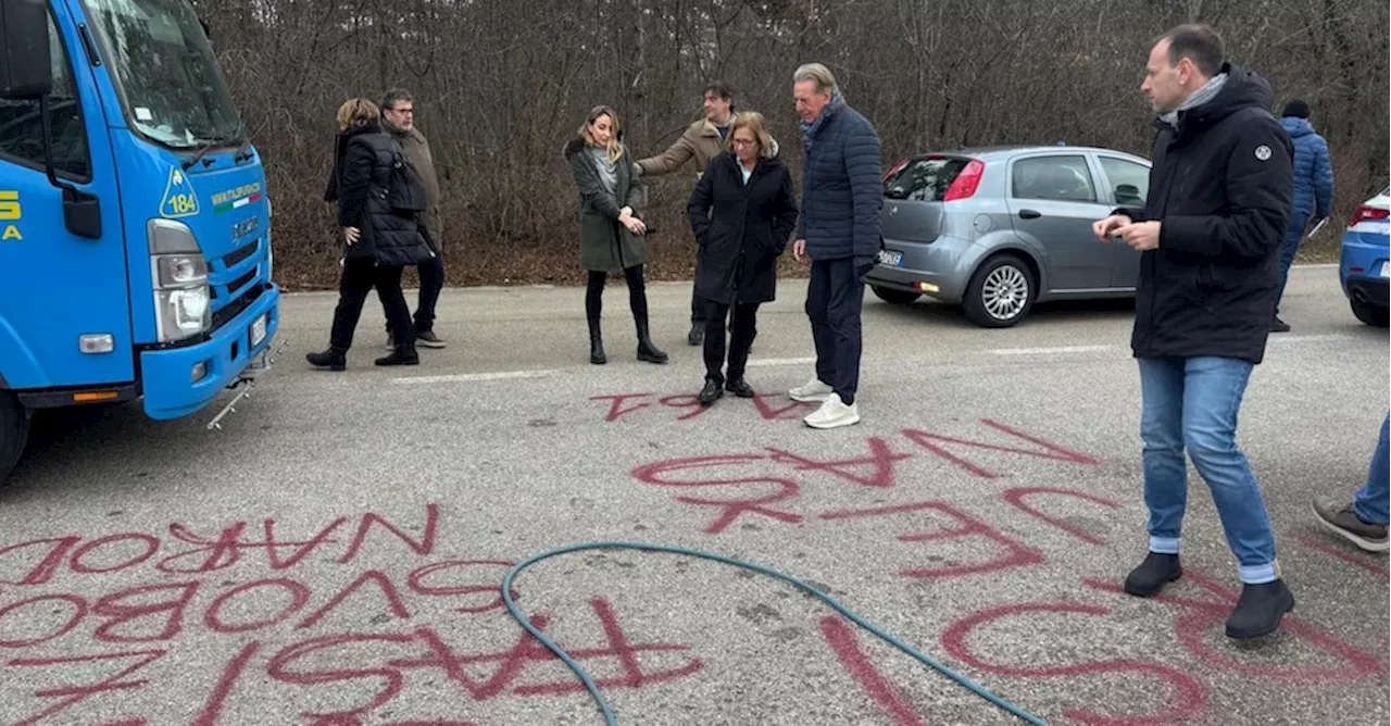 Vandali danneggiano la Foiba di Basovizza