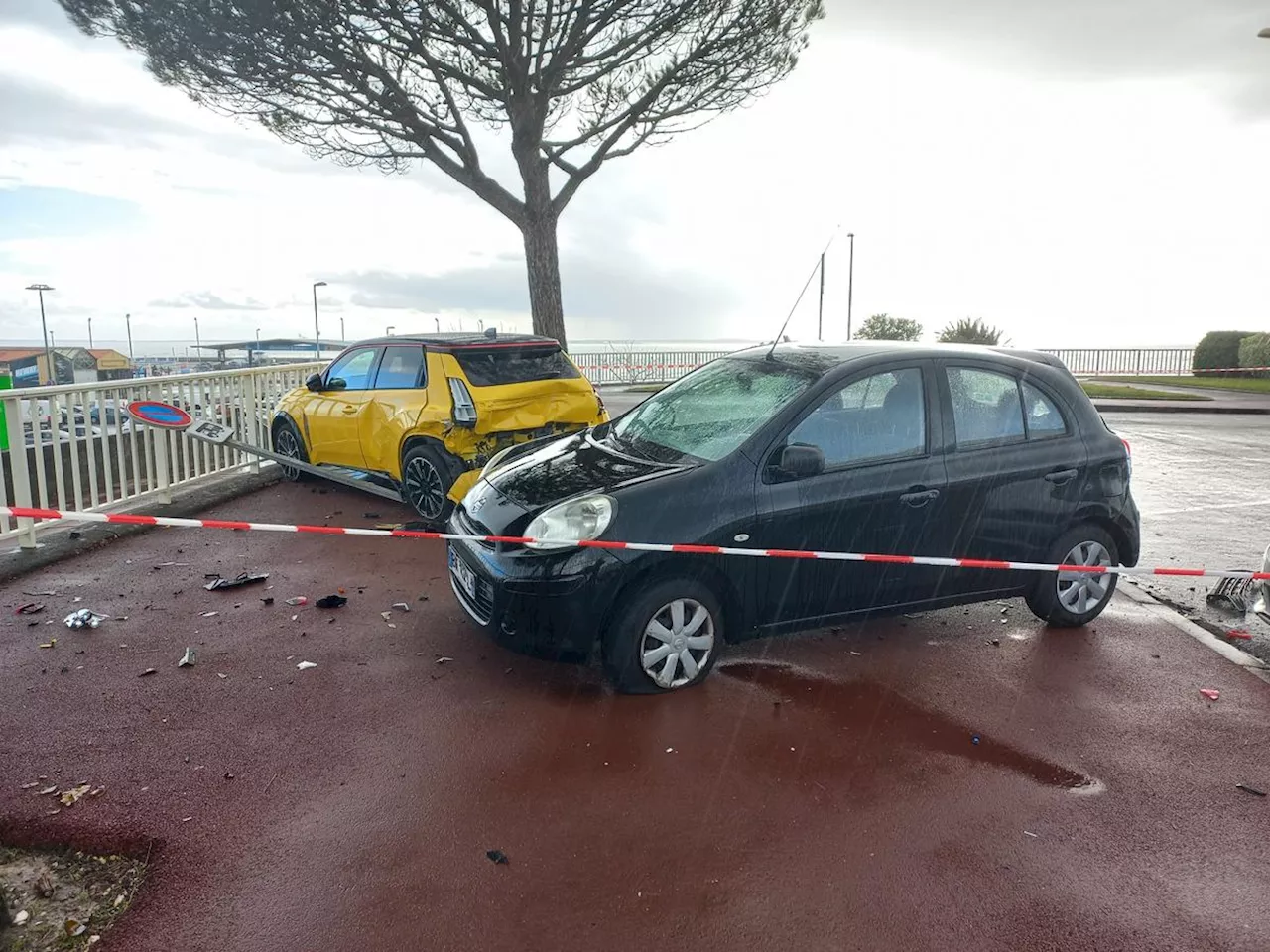 Royan : un carambolage entre plusieurs voitures en surplomb du port sème le trouble