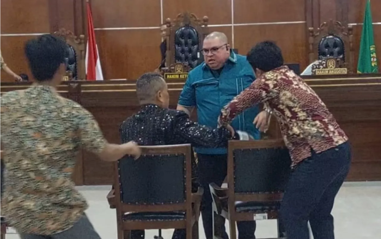 Bantah Hendak Memukul, Ini yang Ingin Dilakukan Razman terhadap Hotman di Ruang Sidang