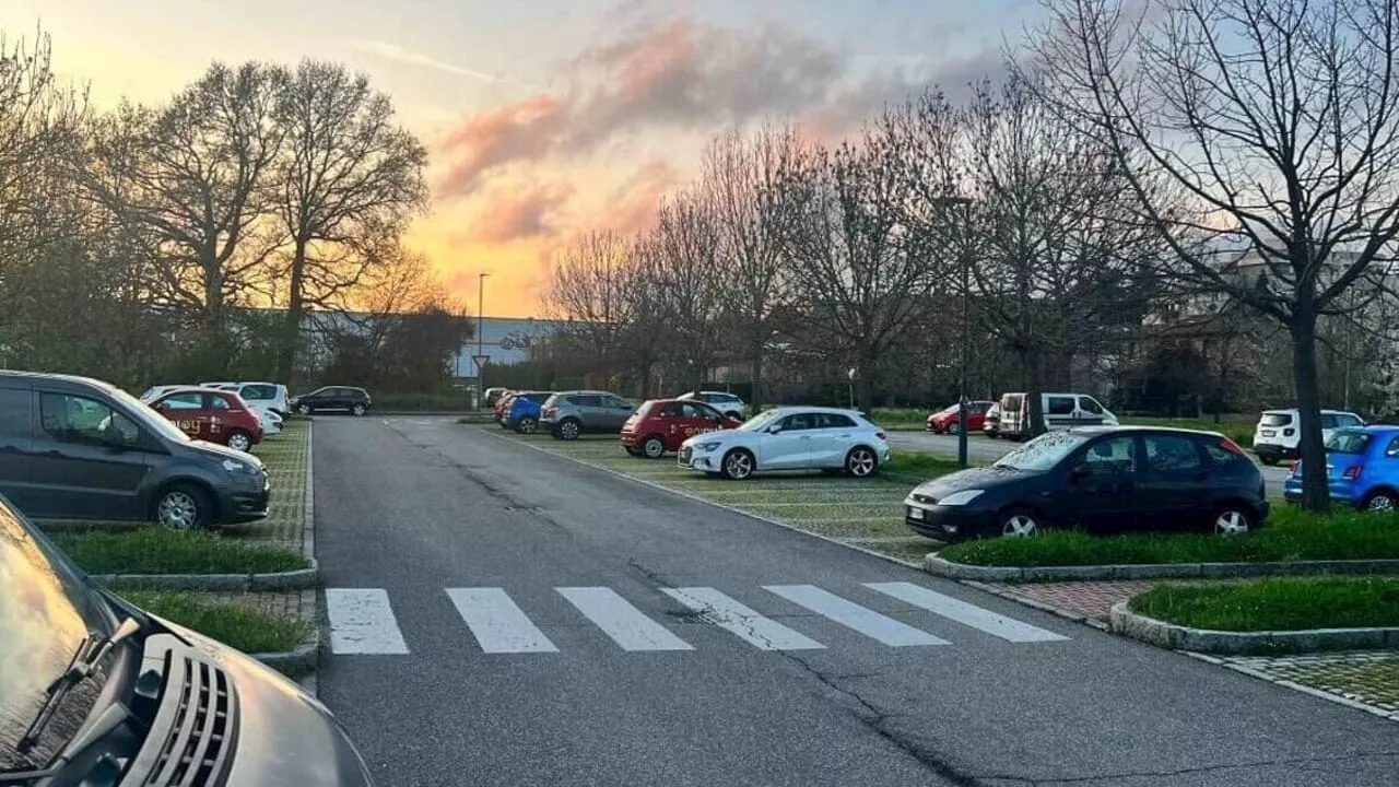 Una notte da guardoni nei parcheggi per scambisti: ecco cosa abbiamo scoperto