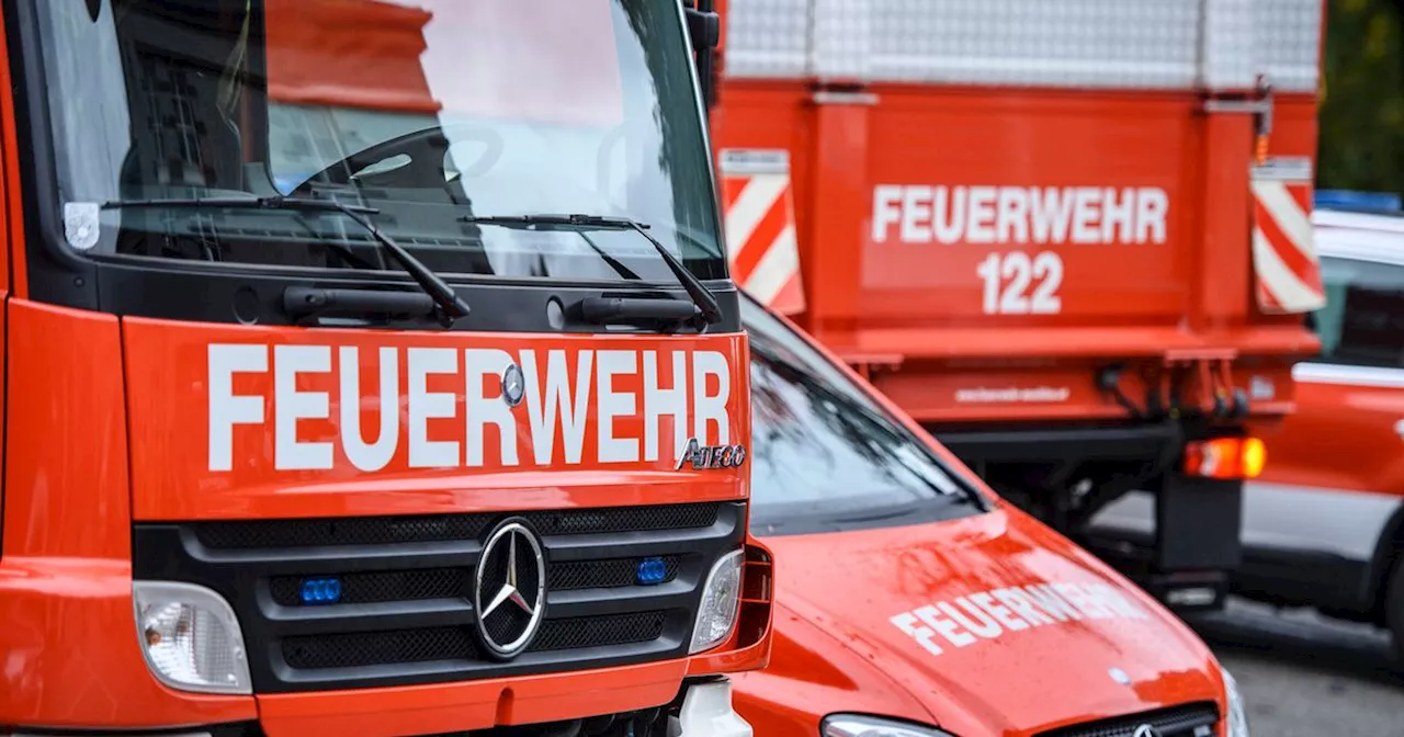 Stichflamme schlug aus Motorraum: Pkw fing in Kufstein plötzlich Feuer