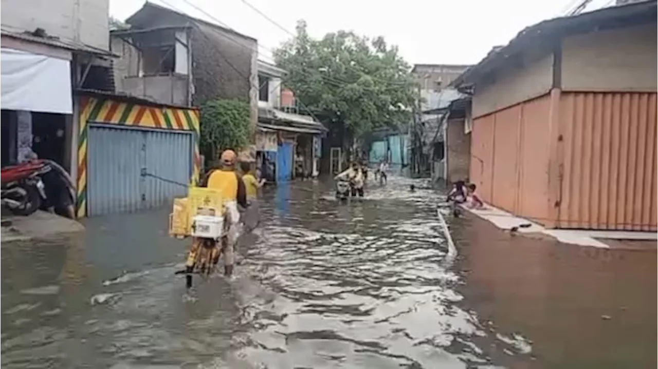 Banjir Jakarta Meluas, 16 RT Terendam dan 4 Ruas Jalan Tergenang