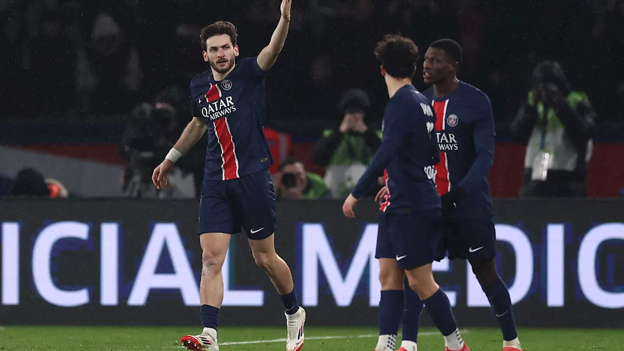 Kvicha Kvaratskhelia maakt zijn eerste voor Paris Saint-Germain op avond vol contractnieuws