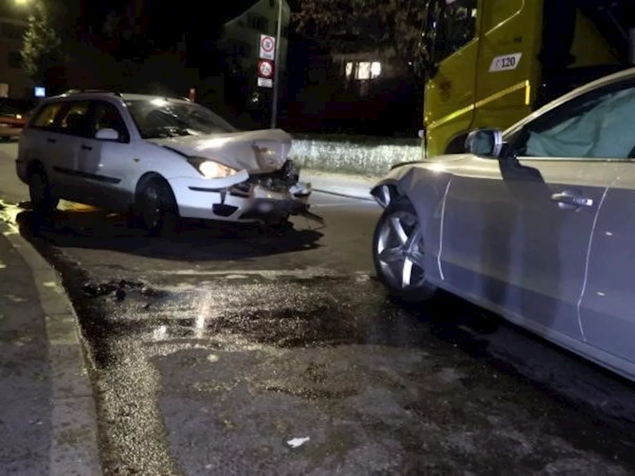 Dornbirner Frontalkollision: Zwei Autos Totalschäden, keine Verletzten