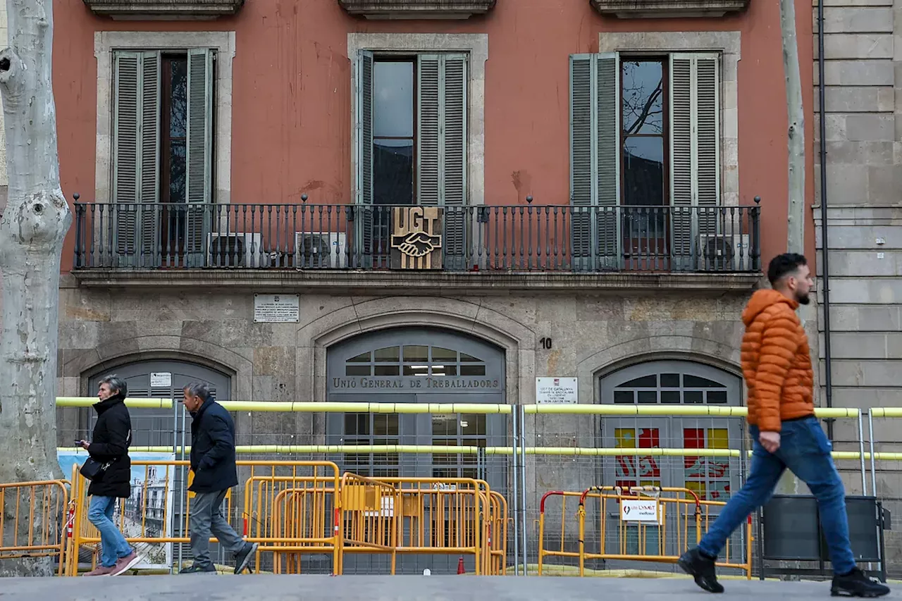 Decenas de entidades catalanistas exigen a Pedro Sánchez más de 700 edificios tras la entrega al PNV del palacete de París