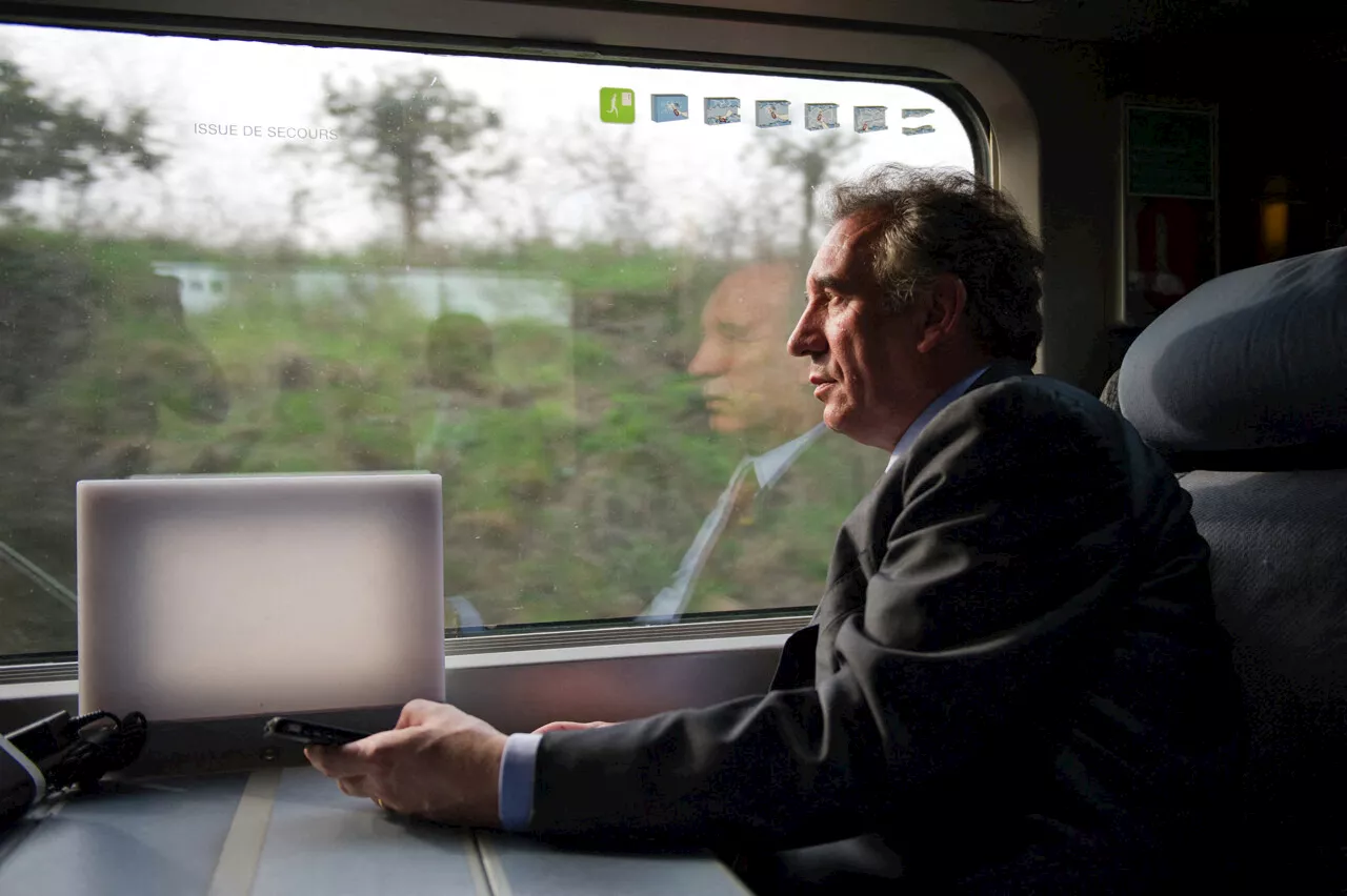 François Bayrou, Premier ministre à distance