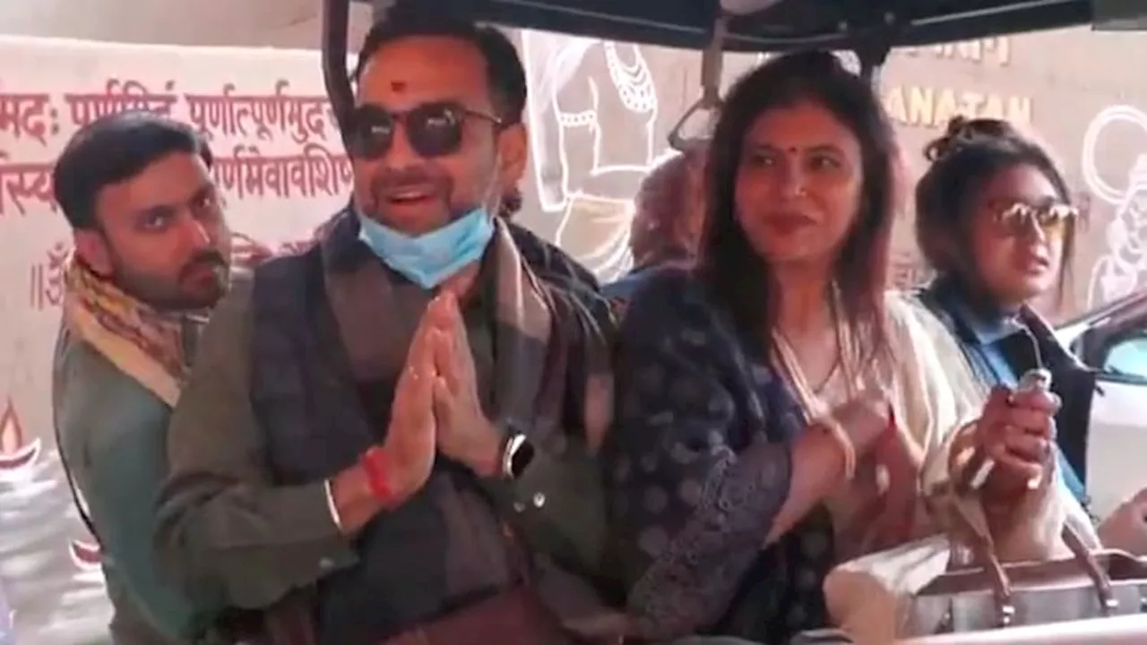 Pankaj Tripathi: परिवार संग महाकुंभ में आस्था की डुबकी लगाने पहुंचे पंकज त्रिपाठी, ट्रैफिक को लेकर कही ऐसी बात