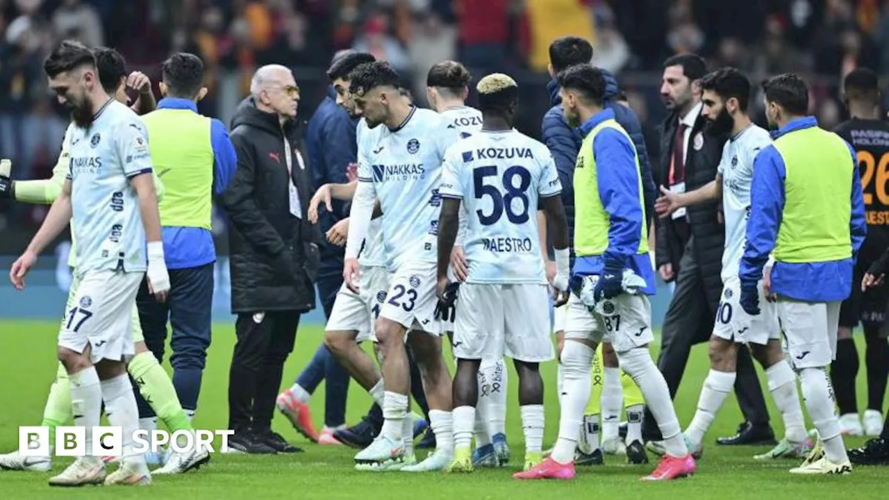 Adana Demirspor Walks Off Pitch in Protest of Penalty Decision Against Them