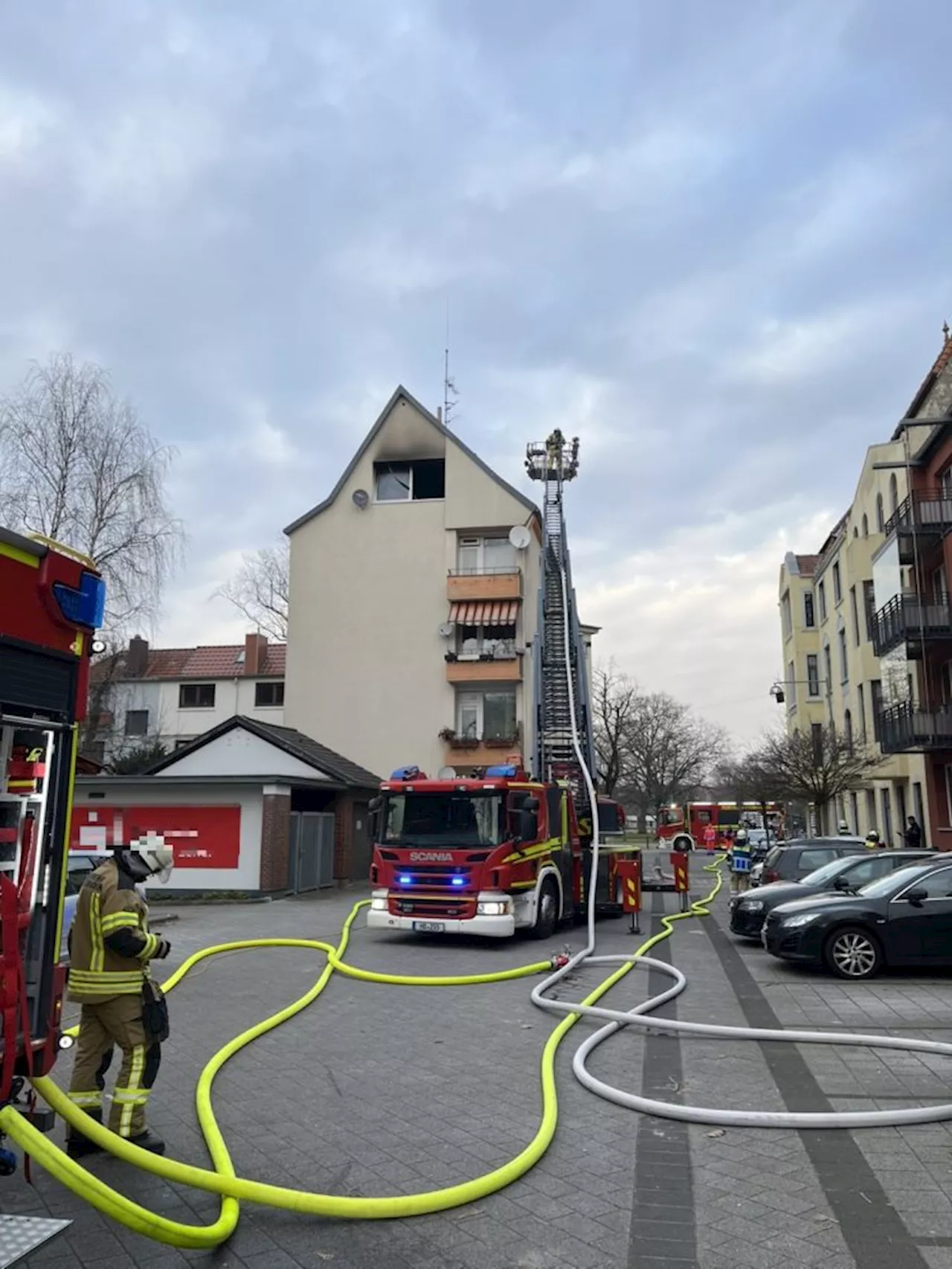 Küchenbrand in Bremerhavener Lehe zieht in Dachgeschosswohnung