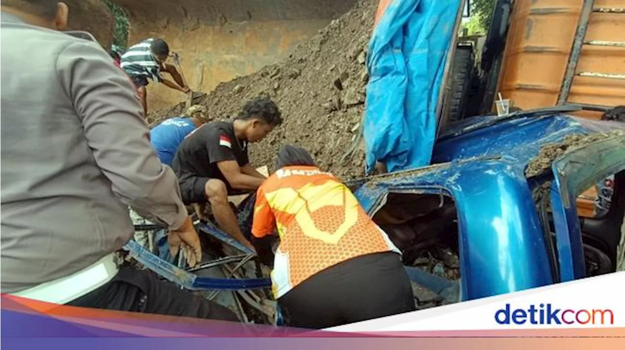 Siang Mencekam di Sukabumi Kala Truk Timpa Mobil Tewaskan 4 Orang