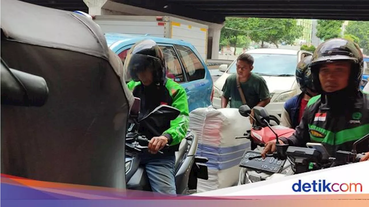 Menjadi Porter di Pasar Tanah Abang: Tantangan dan Kenyamanan