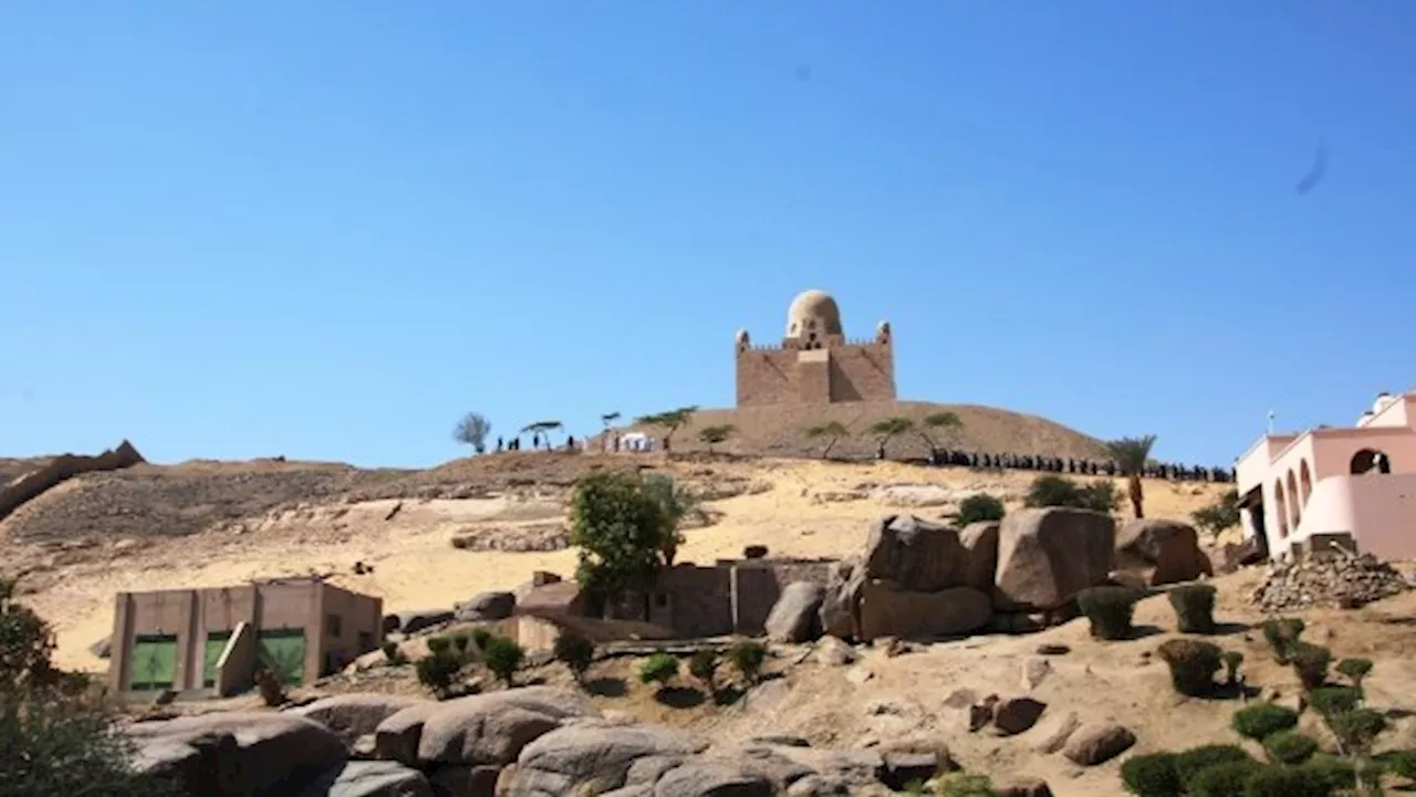 تفاصيل مراسم الجنازة الرسمية ودفن الأمير كريم أغاخان بالبر الغربى بأسوان