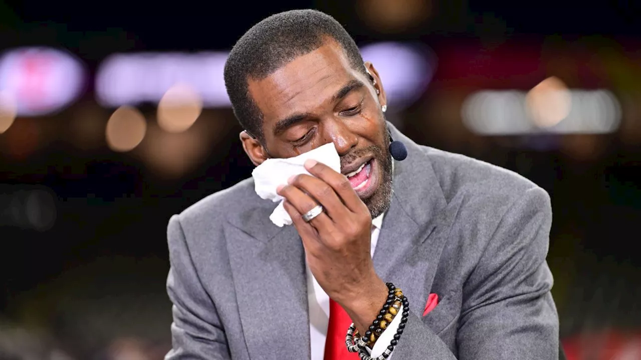 Randy Moss makes emotional return to ESPN after cancer treatment