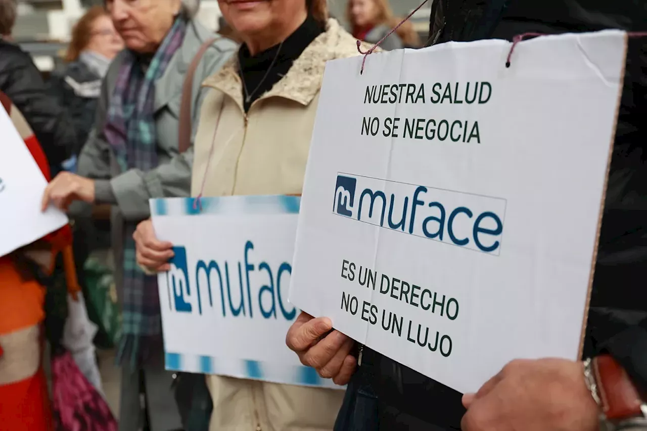 Huelga y protestas por la incertidumbre en la asistencia sanitaria de funcionarios