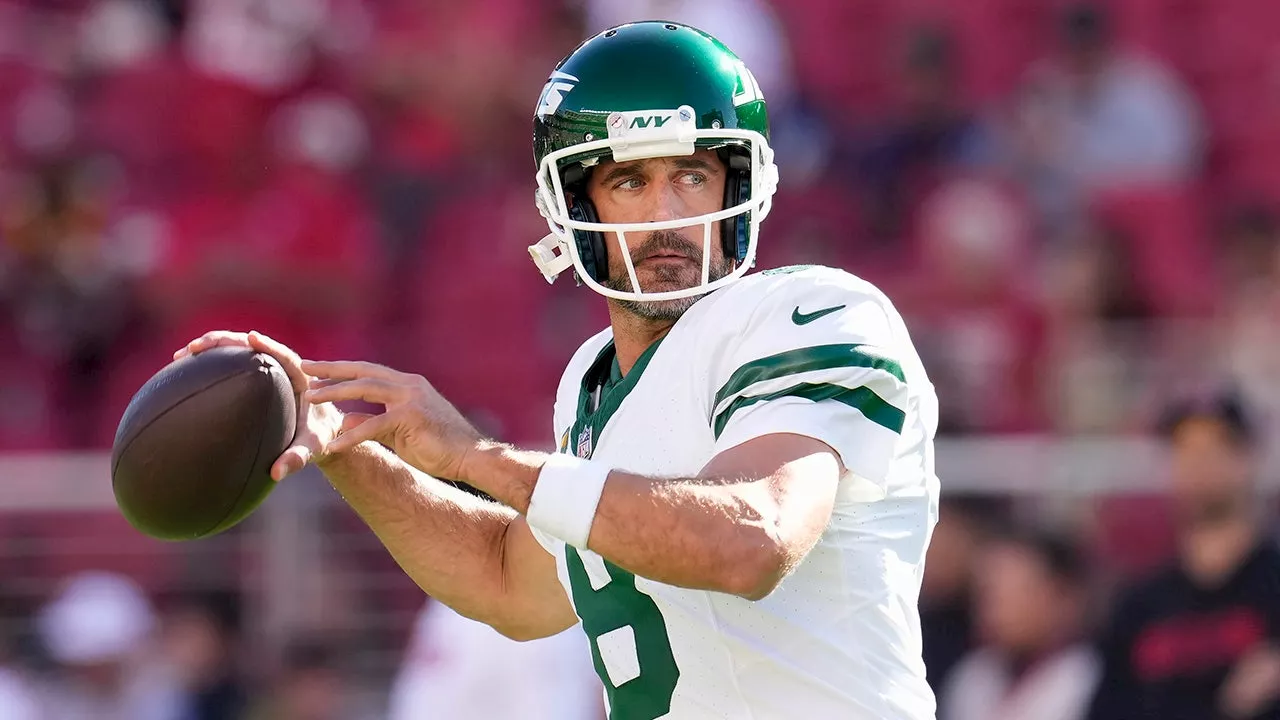 Jets Reportedly Tell Aaron Rodgers They Want To Move On