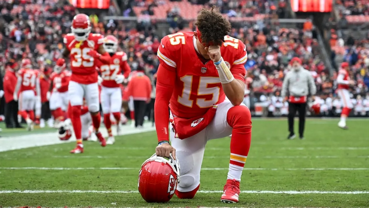 Mahomes Seeks Super Bowl History, Family Motivation as Eagles Honor Young Fan