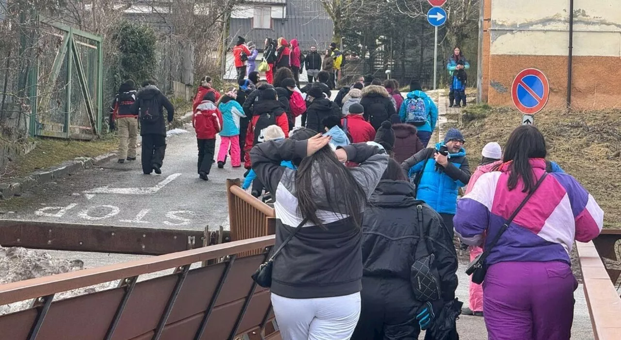 Roccaraso, oggi 50 bus. E a Ovindoli spuntano bengalesi e cinesi: «Arriviamo da Roma»