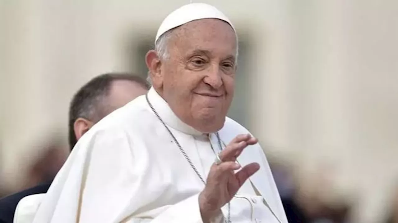 El papa interrumpe la lectura de su homilía por 'dificultades en la respiración'