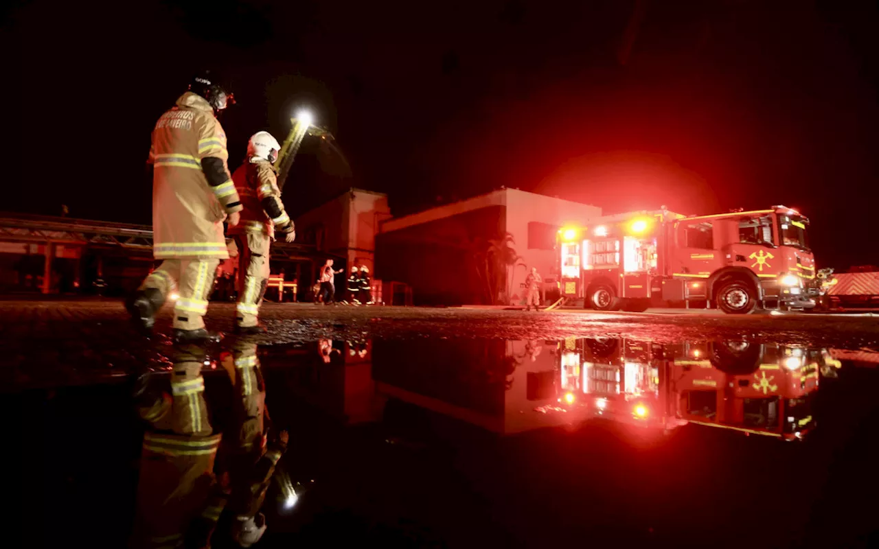 Incêndio na Fábrica de Óleo da Moove é Controlado, mas Bombeiros Continuam Atuação