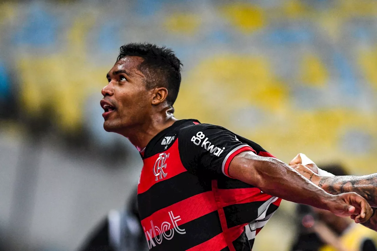 Flamengo informa que Alex Sandro sofreu lesão muscular em coxa esquerda no clássico contra Fluminense pelo Carioca