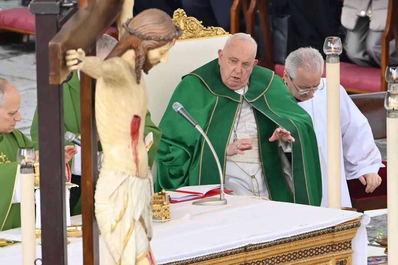 Le Pape François appelle aux armes pour la paix et la légitime défense