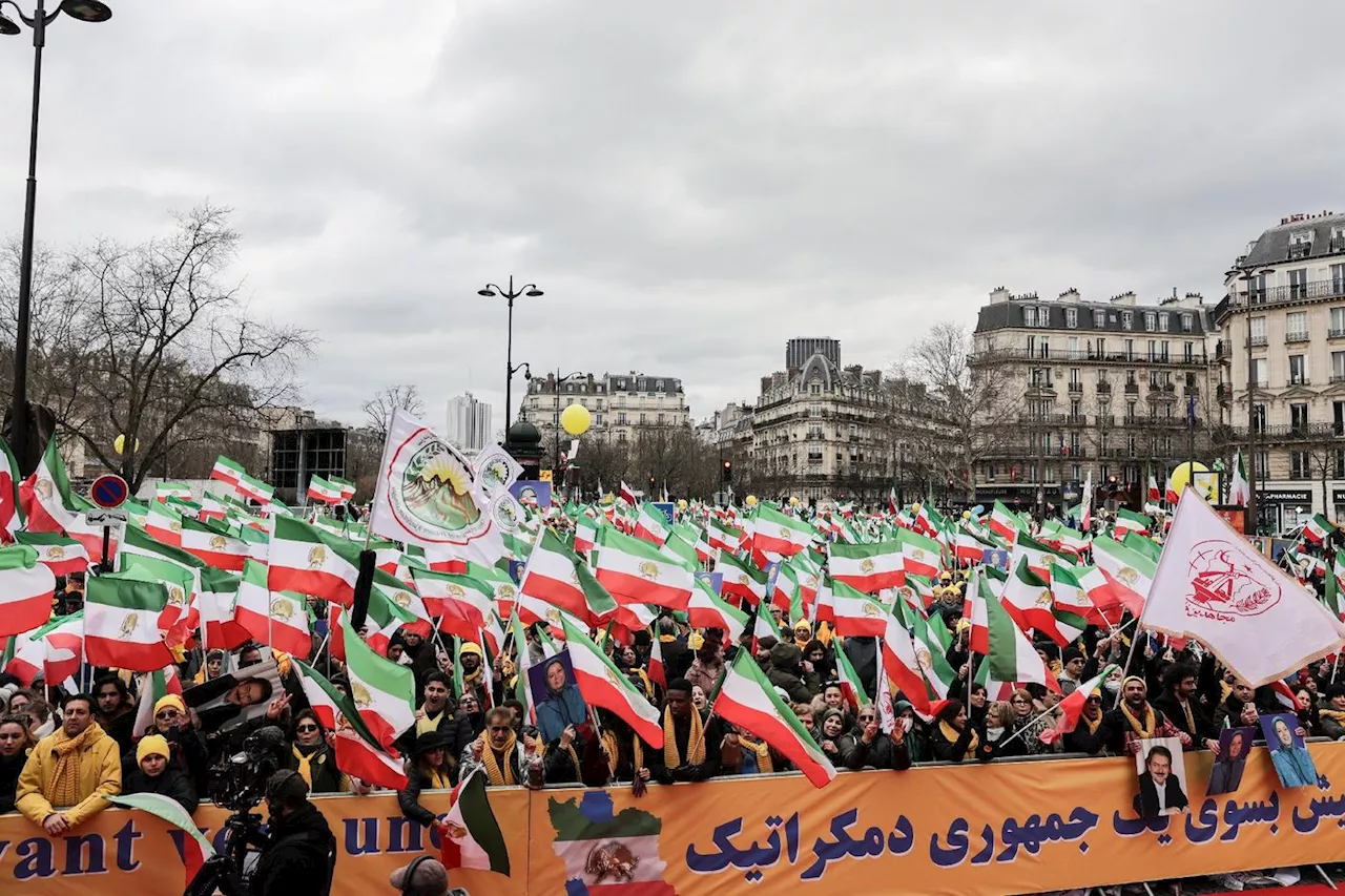 Manifestations à Paris : Des milliers d'opposants iraniens appellent à la ferme** contre Téhéran