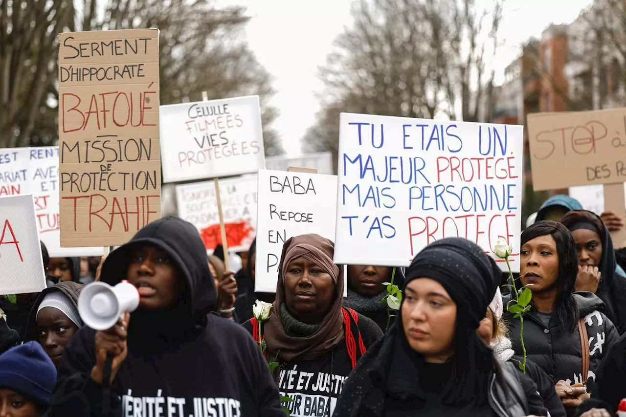 Marche blanche en hommage à un homme mort en garde à vue à Bagneux