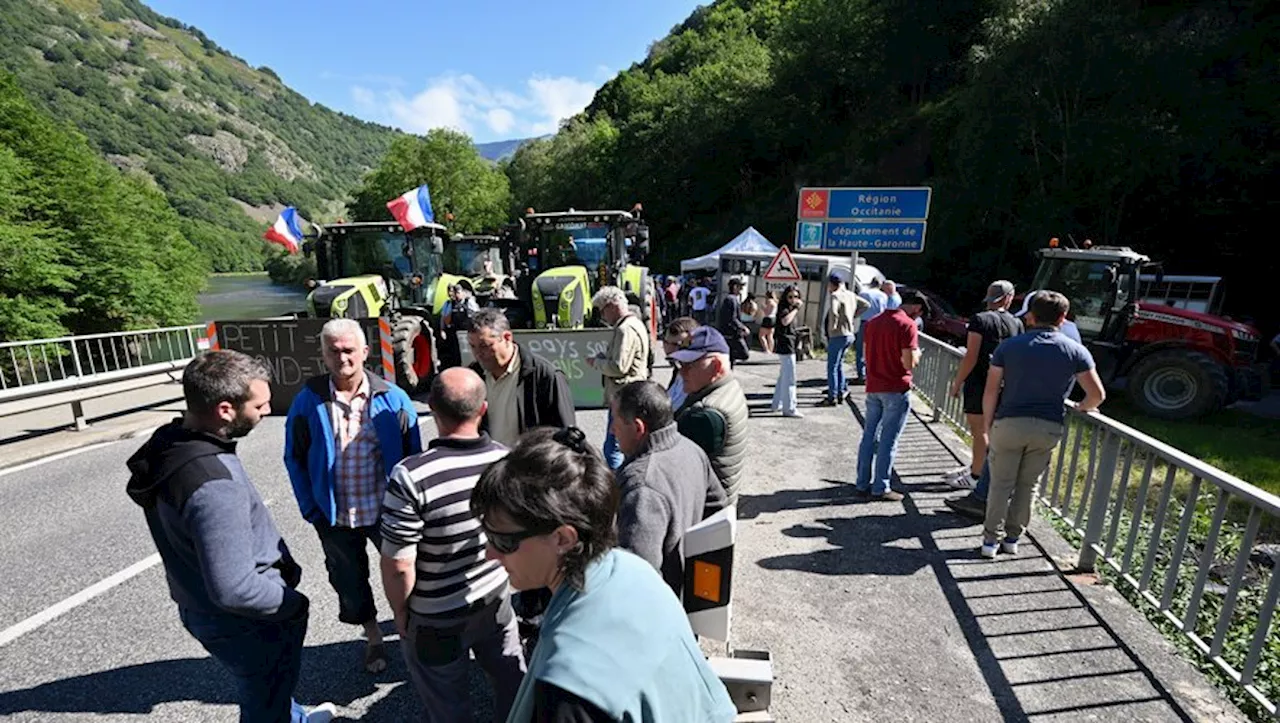 Blocage routier à la frontière franco-espagnole: agriculteurs de Haute-Garonne manifestent contre les accords UE-Mercosur