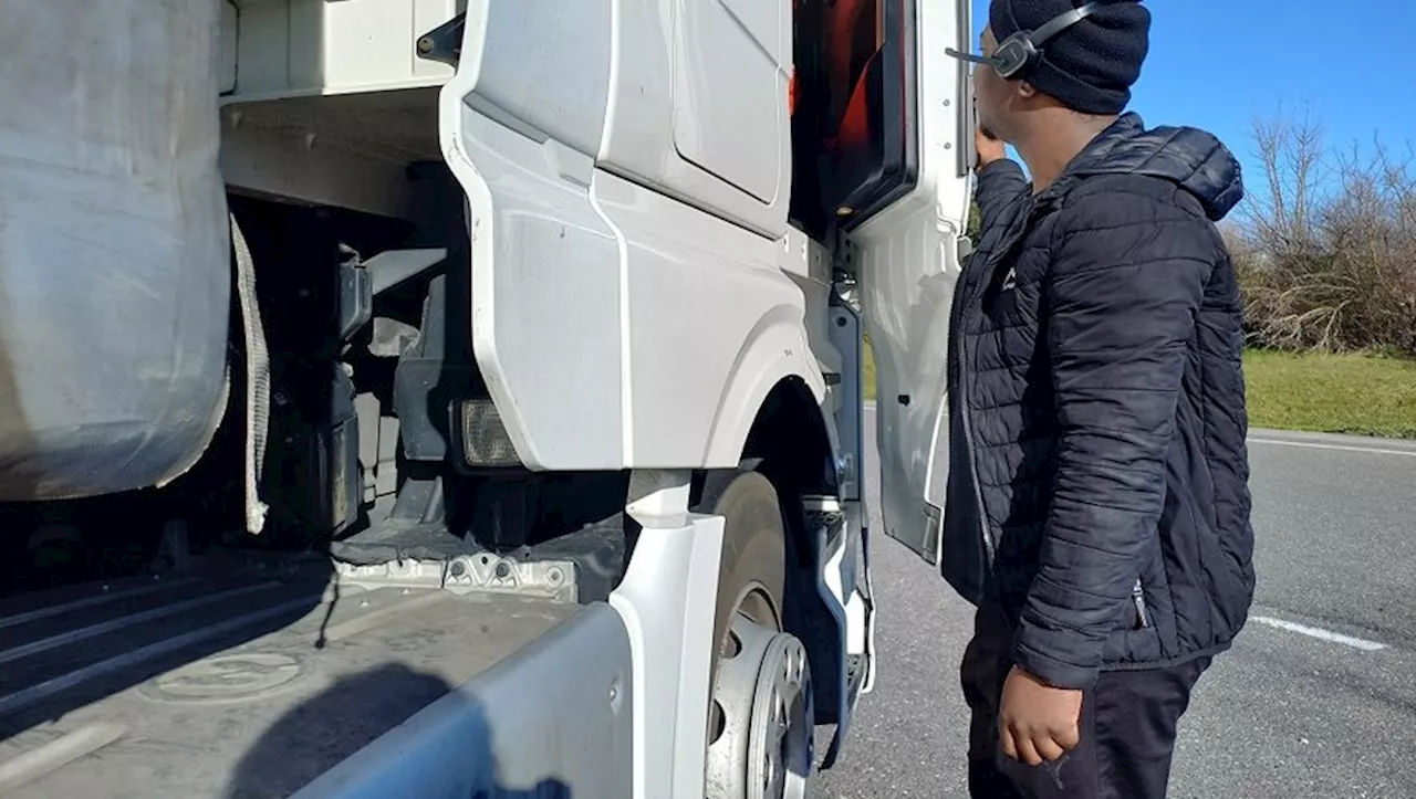 Le chauffeur-routier du Zimbabwe bloqué sur une aire d’autoroute a été hébergé à l’hôtel