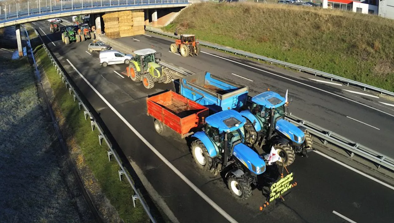 Mobilisation d'agriculteurs sur l'A63 : Perturbations attendues ce lundi