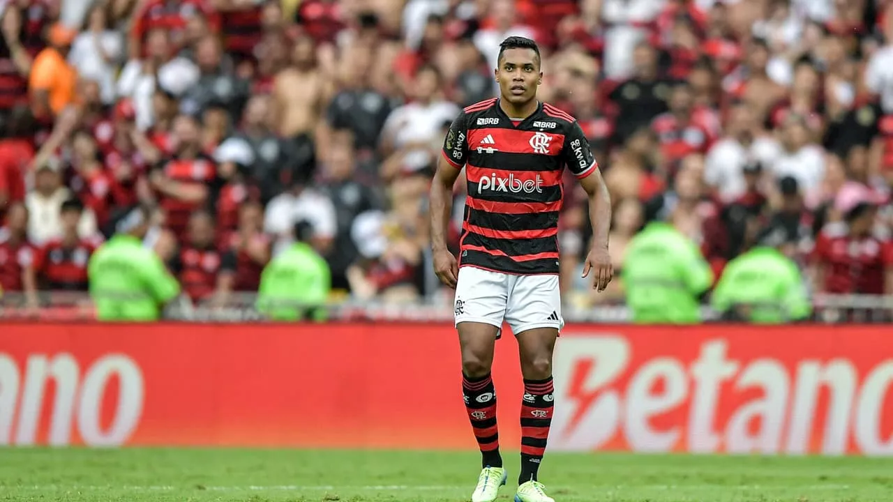 Alex Sandro, lateral-esquerdo do Flamengo, tem lesão constatada