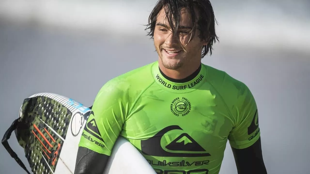 Barron Mamiya vence Italo Ferreira e avança para final da etapa de Pipeline