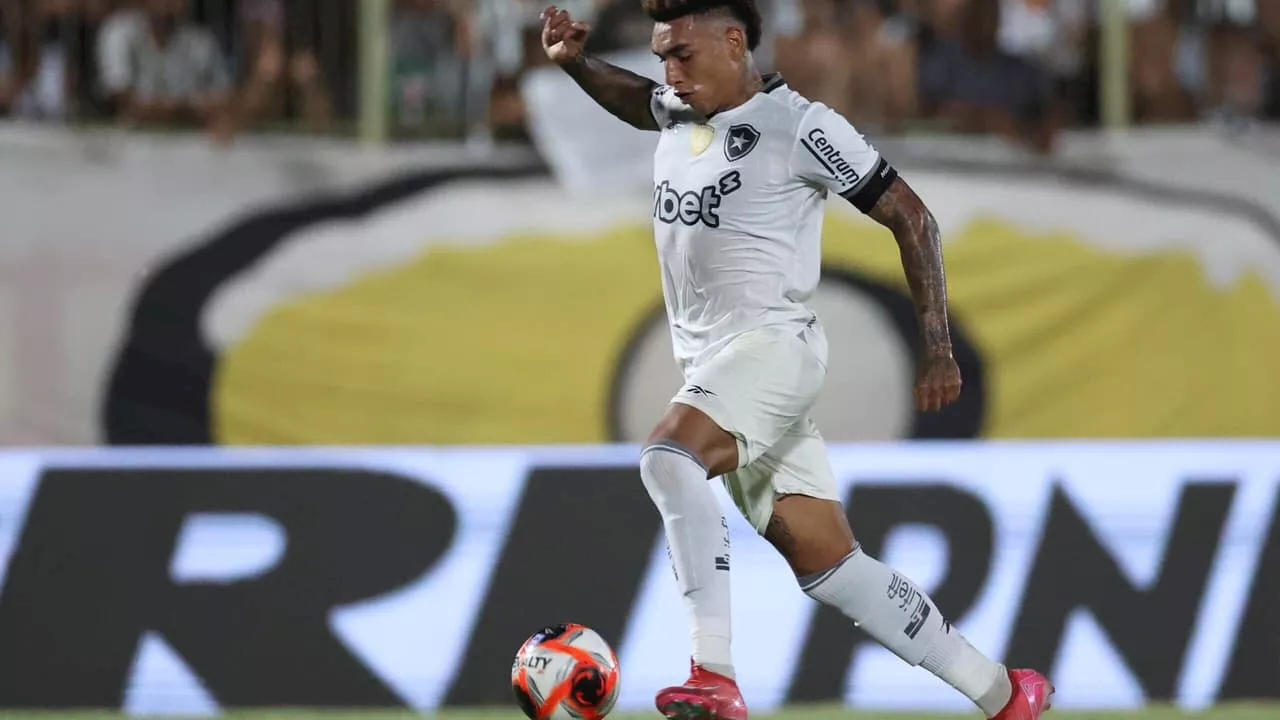 Com estreias e time alternativo, Botafogo está escalado diante do Madureira