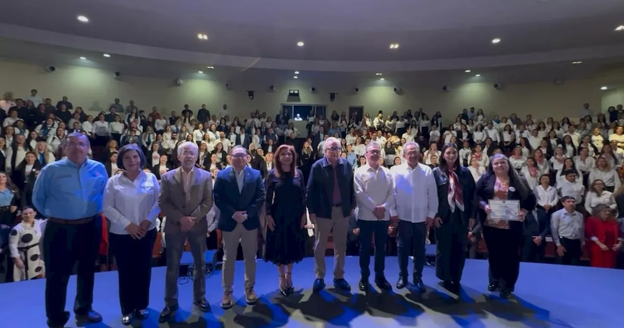 Entrega de Diplomas a Docentes en Sinaloa